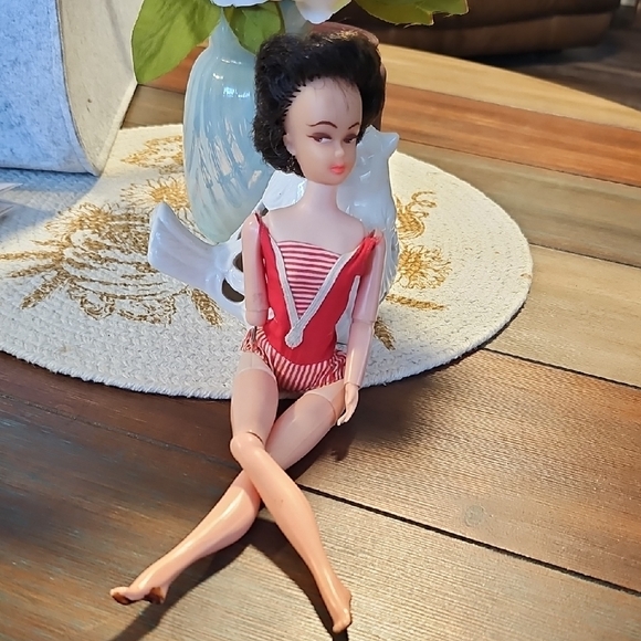 Set Of 5 Vintage 1960s Marx Made In Hong Kong Doll Set with Vintage Clothing - Picture 6 of 6